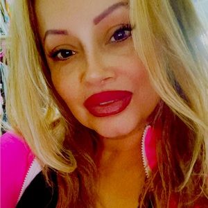 Meet your Posher, Claudia